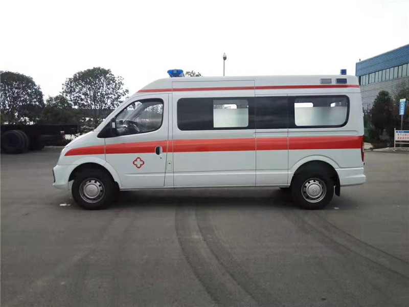 上汽大通V80長軸中頂救護車（柴油版）