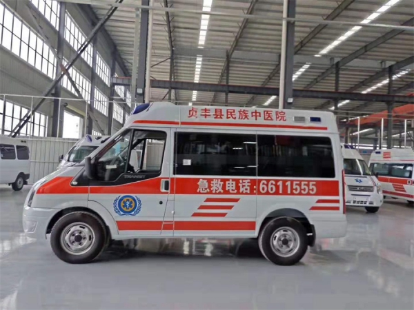 國六福特V362短軸中頂救護(hù)車