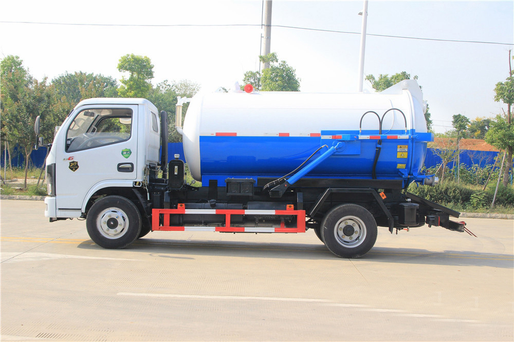國六4.5方東風(fēng)D6 吸污車