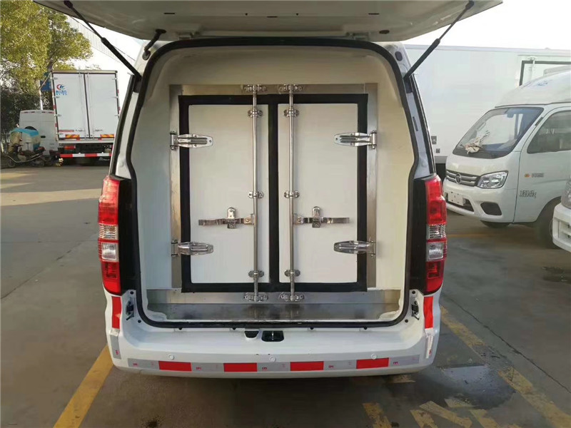 國六 金杯雙排面包冷藏車