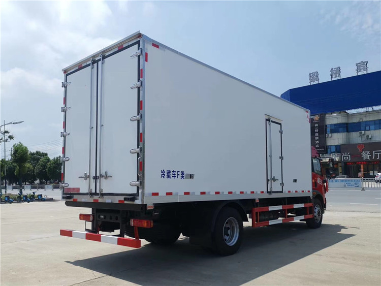 國(guó)六 解放麟VH6.8米冷藏車(chē)