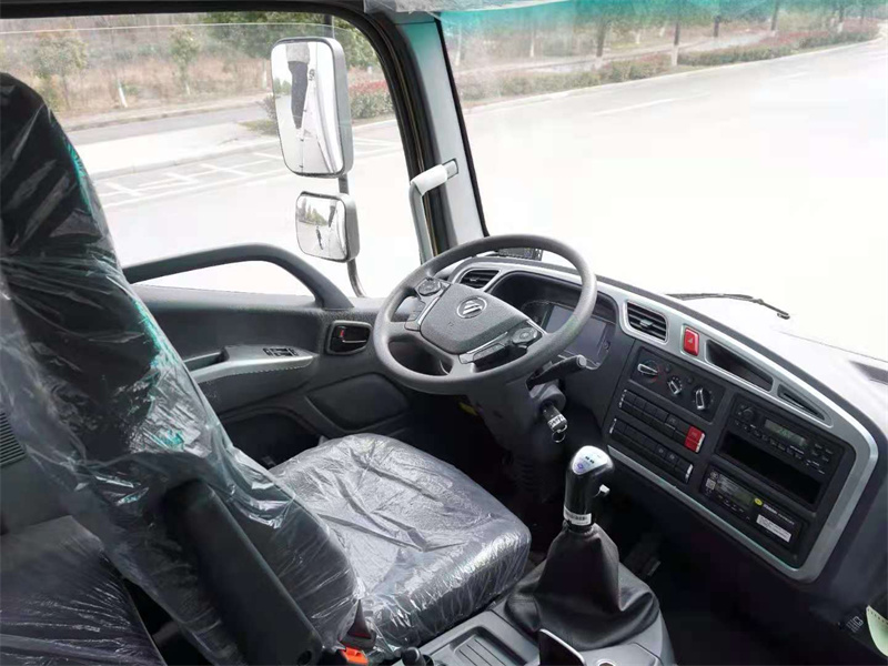 國(guó)六 福田奧鈴大黃蜂5.3米冷藏車(chē)