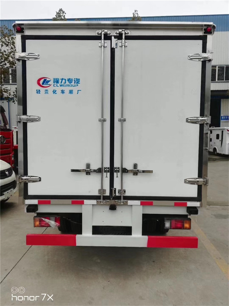 國(guó)六 慶鈴五十鈴KV100藍(lán)牌冷藏車