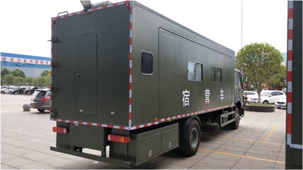 重汽豪沃24人宿營車