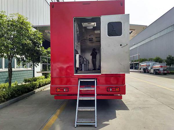 東風天錦炊事車