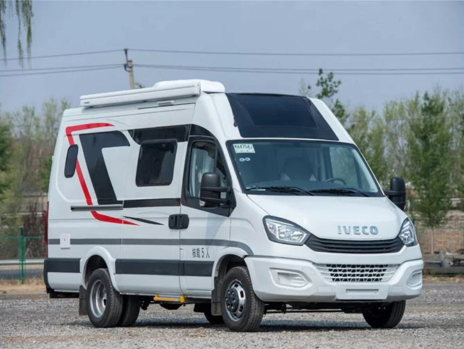 依維柯歐勝長(zhǎng)軸高頂B型房車(chē)